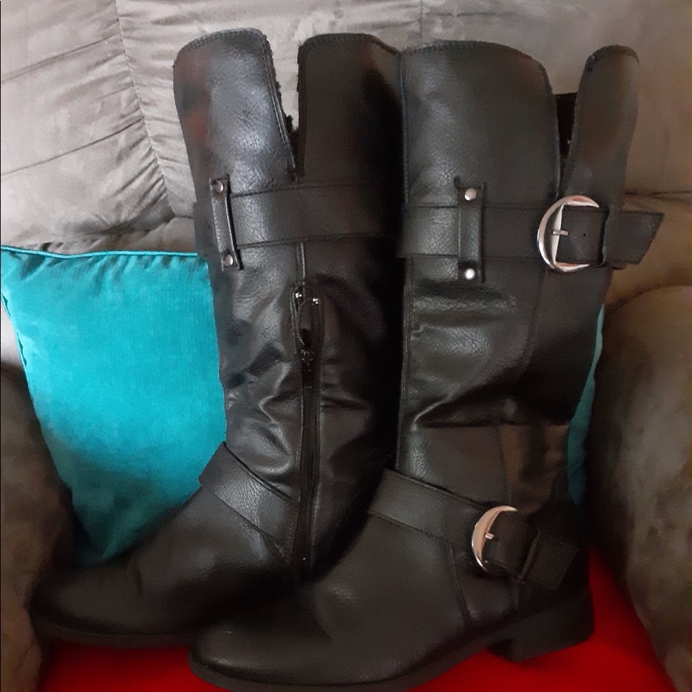 Boots - Picture 5 of 14